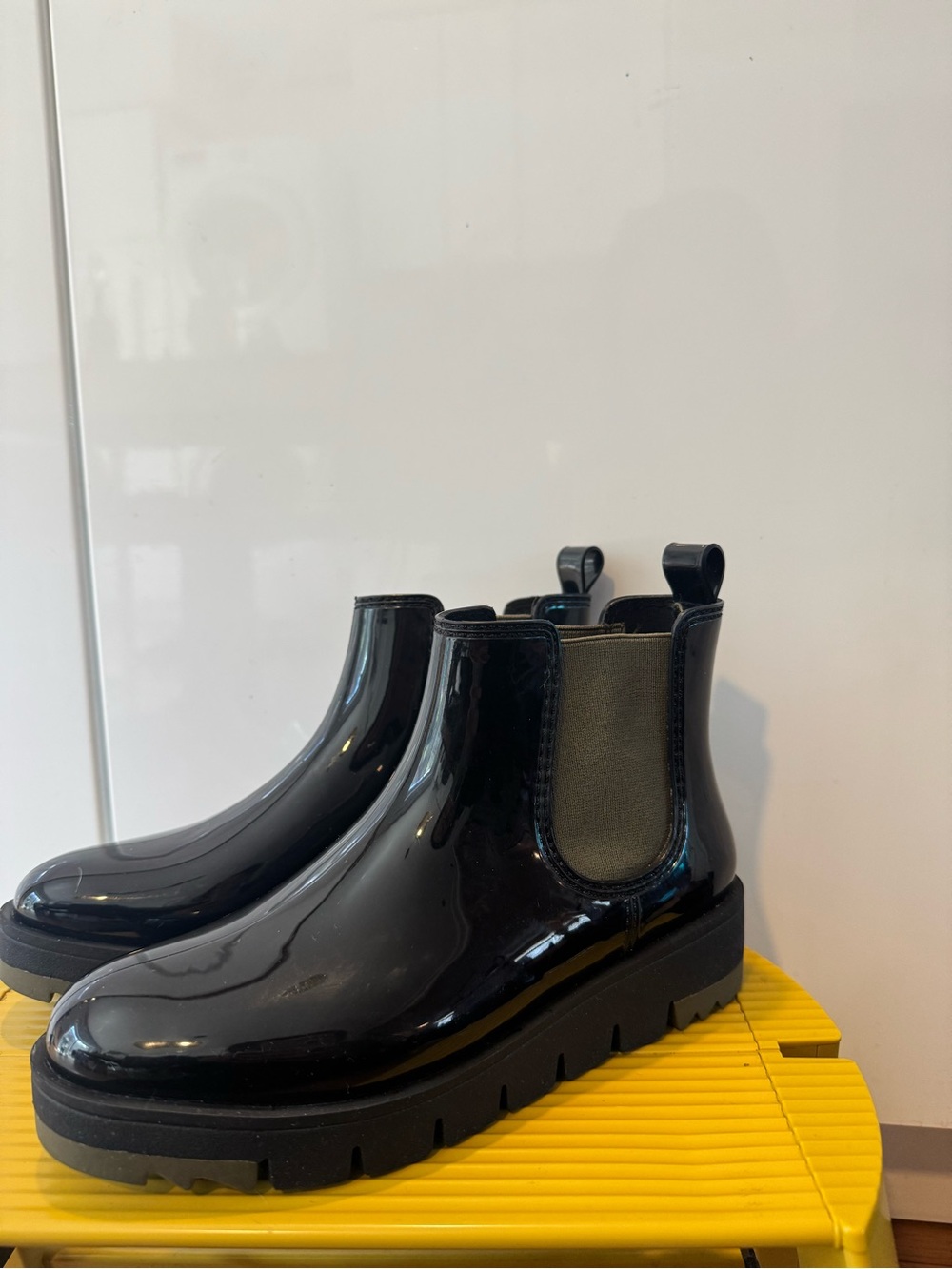 Cougar Firenze Chelsea Waterproof Rain Boot size 6